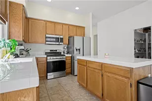 17557 Caprice Way, Victorville, CA 92395 - Photo 9