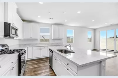 12438 Pinos Verde Ln, Victorville, CA 92392 - Photo 7