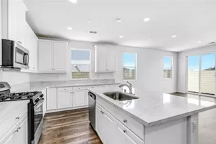 12438 Pinos Verde Ln, Victorville, CA 92392 - Photo 7