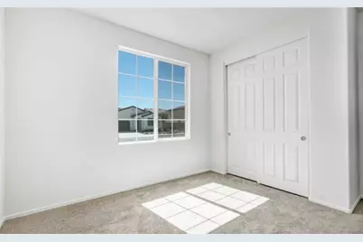 12438 Pinos Verde Ln, Victorville, CA 92392 - Photo 13