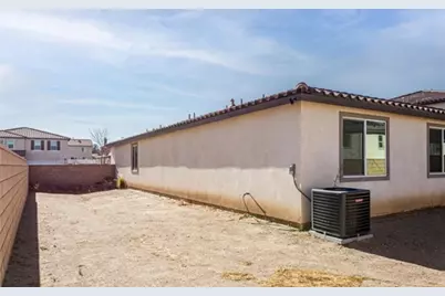 12438 Pinos Verde Ln, Victorville, CA 92392 - Photo 5
