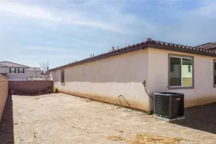 12438 Pinos Verde Ln, Victorville, CA 92392 - Photo 5