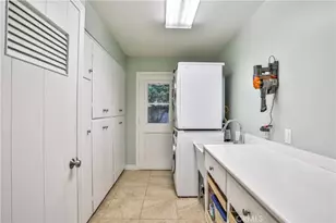 666 W 9th St, Claremont, CA 91711 - Photo 21