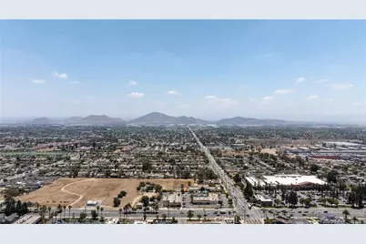 16120 Malaga Ave, Fontana, CA 92336 - Photo 43