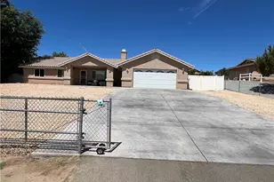 9220 Jacaranda, Hesperia, CA 92345 - Photo 3