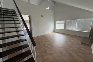 23521 Via Chantilly, Valencia, CA 91355 - Photo 3
