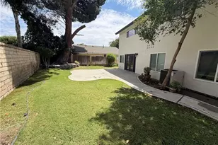 23521 Via Chantilly, Valencia, CA 91355 - Photo 5