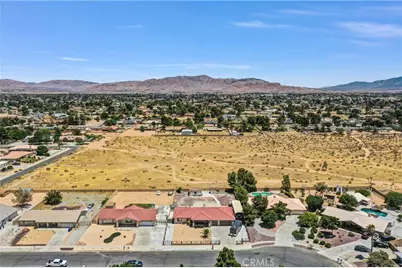 13931 Falling Leaf Road, Apple Valley, CA 92307 - Photo 45