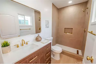 2391 Fashion Ave, Long Beach, CA 90810 - Photo 23