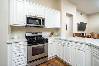 704 W 1st Street, Claremont, CA 91711 - Photo 19