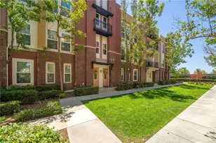 704 W 1st St, Claremont, CA 91711 - Photo 3
