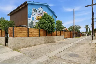 17660 Martha St, Los Angeles, CA 91316 - Photo 45