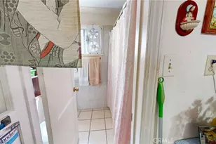 1715 E 65th St, Los Angeles, CA 90001 - Photo 29