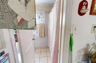 1715 E 65th St, Los Angeles, CA 90001 - Photo 29