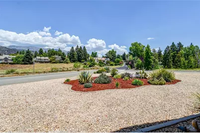 13634 Oak Mesa Drive, Yucaipa, CA 92399 - Photo 5