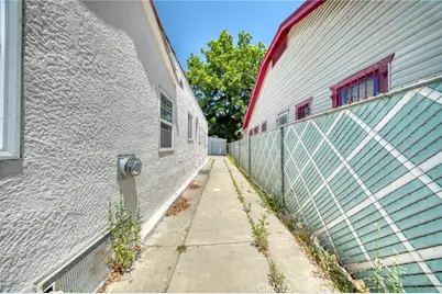 1423 W 65th, Los Angeles, CA 90047 - Photo 27