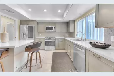 18223 Delano, Tarzana, CA 91335 - Photo 17