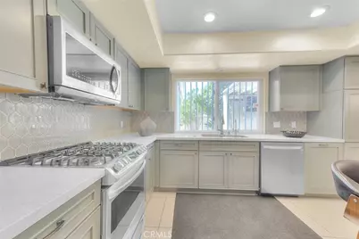 18223 Delano, Tarzana, CA 91335 - Photo 15