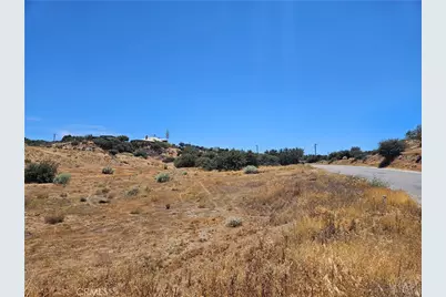 10735 Ranchero, Oak Hills, CA 92344 - Photo 9