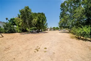 19384 El Rivino Rd, Bloomington, CA 92509 - Photo 3