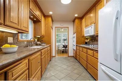 695 N Laurel Avenue, Upland, CA 91786 - Photo 13