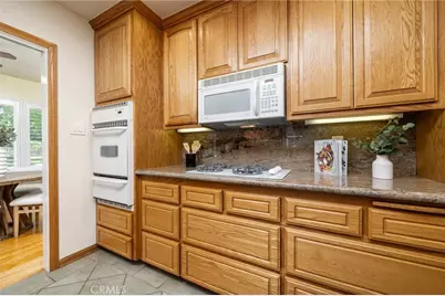 695 N Laurel Avenue, Upland, CA 91786 - Photo 15