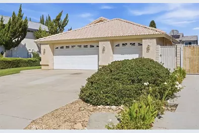 17980 Lakeview, Victorville, CA 92395 - Photo 3