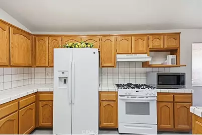 17980 Lakeview, Victorville, CA 92395 - Photo 13