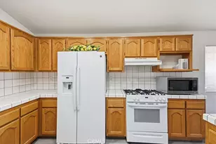 17980 Lakeview, Victorville, CA 92395 - Photo 13