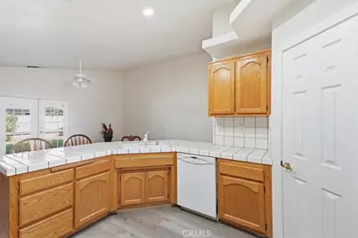 17980 Lakeview, Victorville, CA 92395 - Photo 15