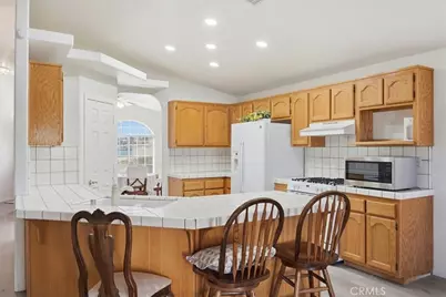 17980 Lakeview, Victorville, CA 92395 - Photo 11