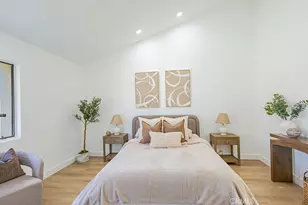 5720 Owensmouth Ave, Woodland Hills, CA 91367 - Photo 17