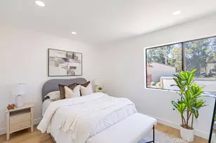 5720 Owensmouth Ave, Woodland Hills, CA 91367 - Photo 21