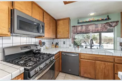 11090 Pinon, Hesperia, CA 92345 - Photo 3