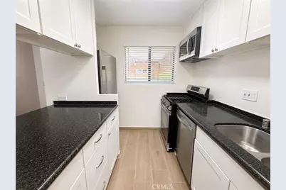 15051 Chatsworth St, Mission Hills (San Fernando), CA 91345 - Photo 7