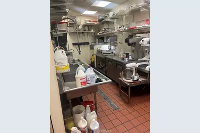 565 N Commonwealth Ave, Fullerton, CA 92831 - Photo 7