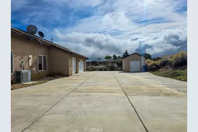 10282 Farmington, Oak Hills, CA 92344 - Photo 31