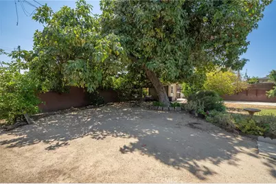 1552 Hacienda Place, Pomona, CA 91768 - Photo 37