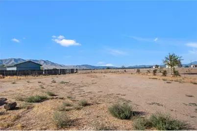 21011 Valencia, Apple Valley, CA 92308 - Photo 25