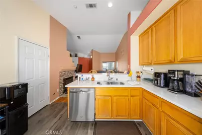 7085 Hope Court, Fontana, CA 92336 - Photo 11
