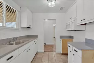18200 Hercules, Hesperia, CA 92345 - Photo 9