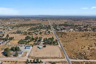5670 Hollister Rd, Phelan, CA 92371 - Photo 33