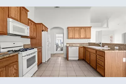 12858 Atsina, Phelan, CA 92371 - Photo 9