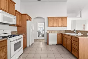 12858 Atsina, Phelan, CA 92371 - Photo 9