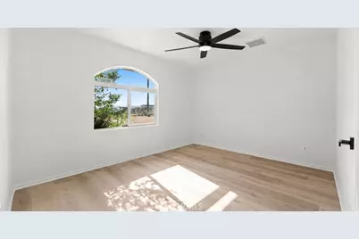 12858 Atsina, Phelan, CA 92371 - Photo 11