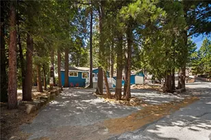 1966 Oakleaf Ct, Running Springs, CA 92382 - Photo 7