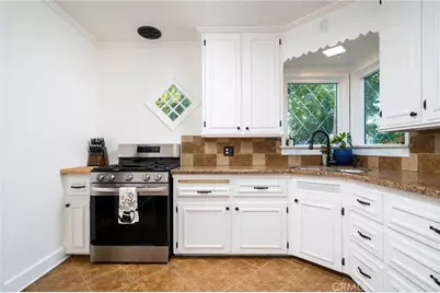 887 N 1st Avenue, Upland, CA 91786 - Photo 9