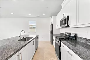 11824 Bobcat Hills Ln, Victorville, CA 92392 - Photo 5