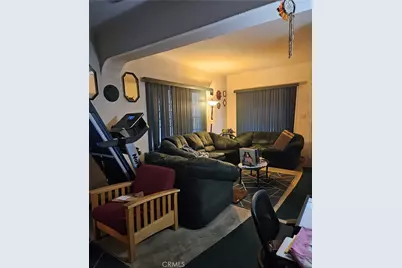 1201 Rolland Curtis, Los Angeles, CA 90037 - Photo 5