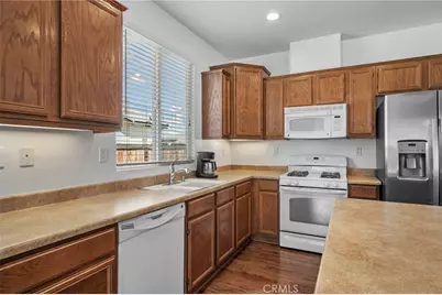 15586 Pilot Rock, Victorville, CA 92394 - Photo 11